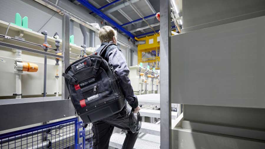 Les sacs à dos équipés Wiha : des solutions de transport efficaces pour les  professionnels - Zone Outillage